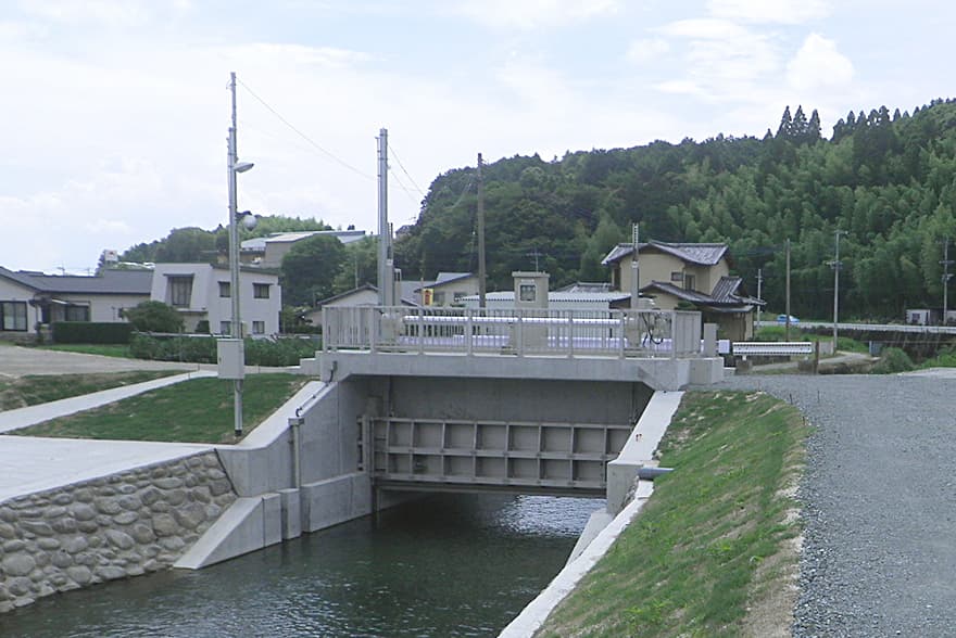 http://八女市星野川筋%20山ノ井川%20水門本体工事